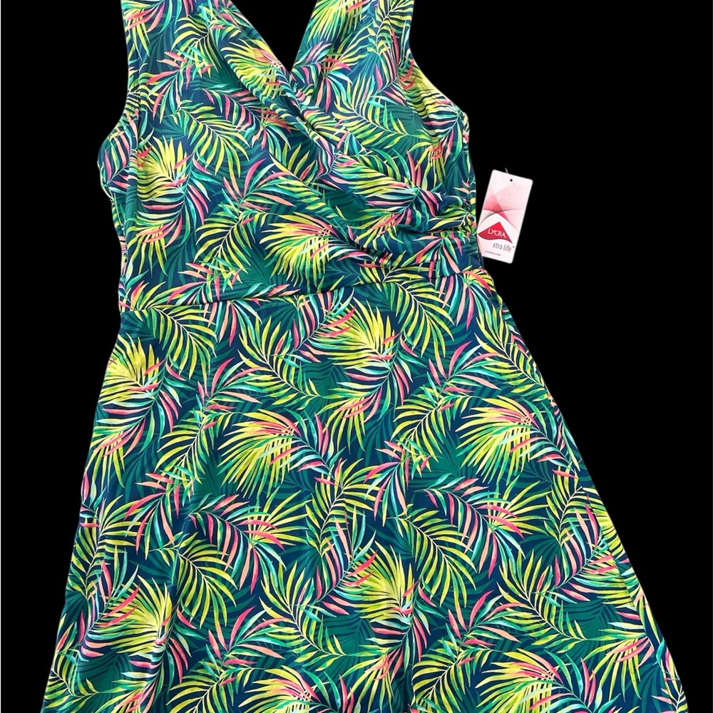 Lands End Women’s Tropical One piece  Swimsuit. 14L NWT